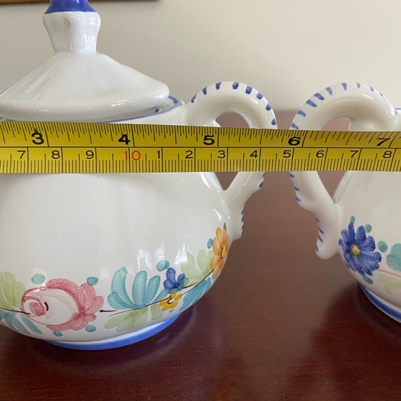 William-Sonoma Mari Floral Hand-Painted in Italy Sugar Bowl and Creamer Set - Picture 12 of 14